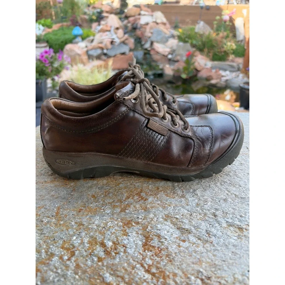 KEEN Presidio Mens 9.5 Wide Brown Leather Walking Shoes Low Top Oxfords